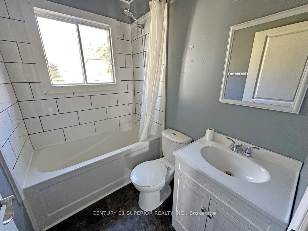 165 McKirdy Ave photo 25