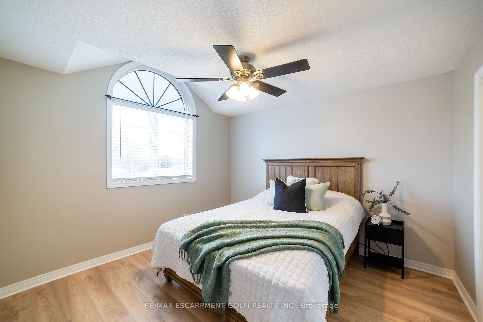 144 Acton Boulevard photo 23