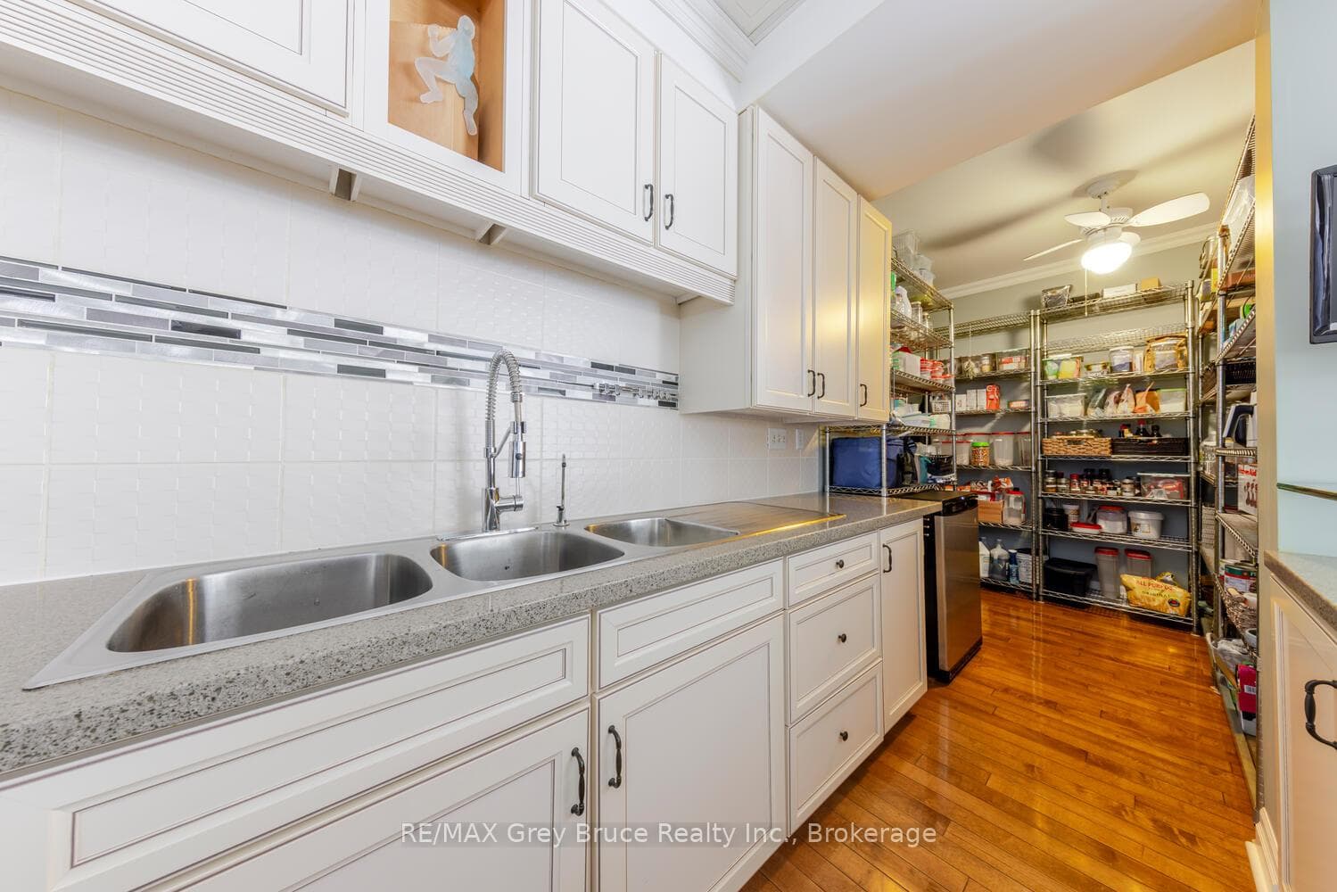 424 Huron Road photo 20