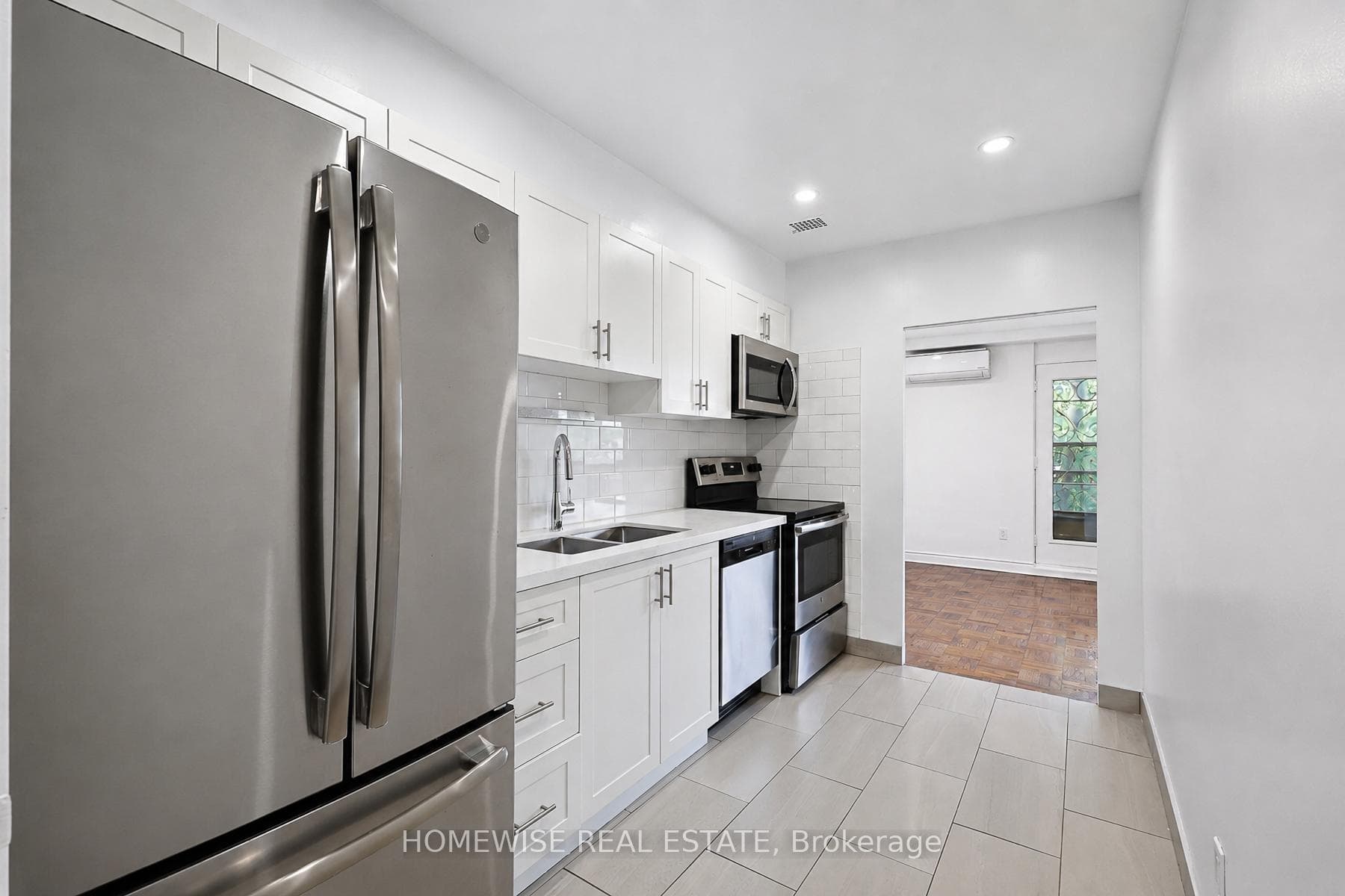2500 Bathurst Street Unit 401 photo 1