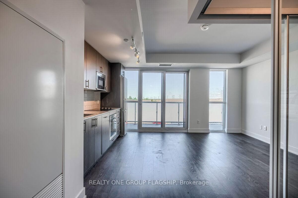 2550 Simcoe Street Unit 421 photo 7