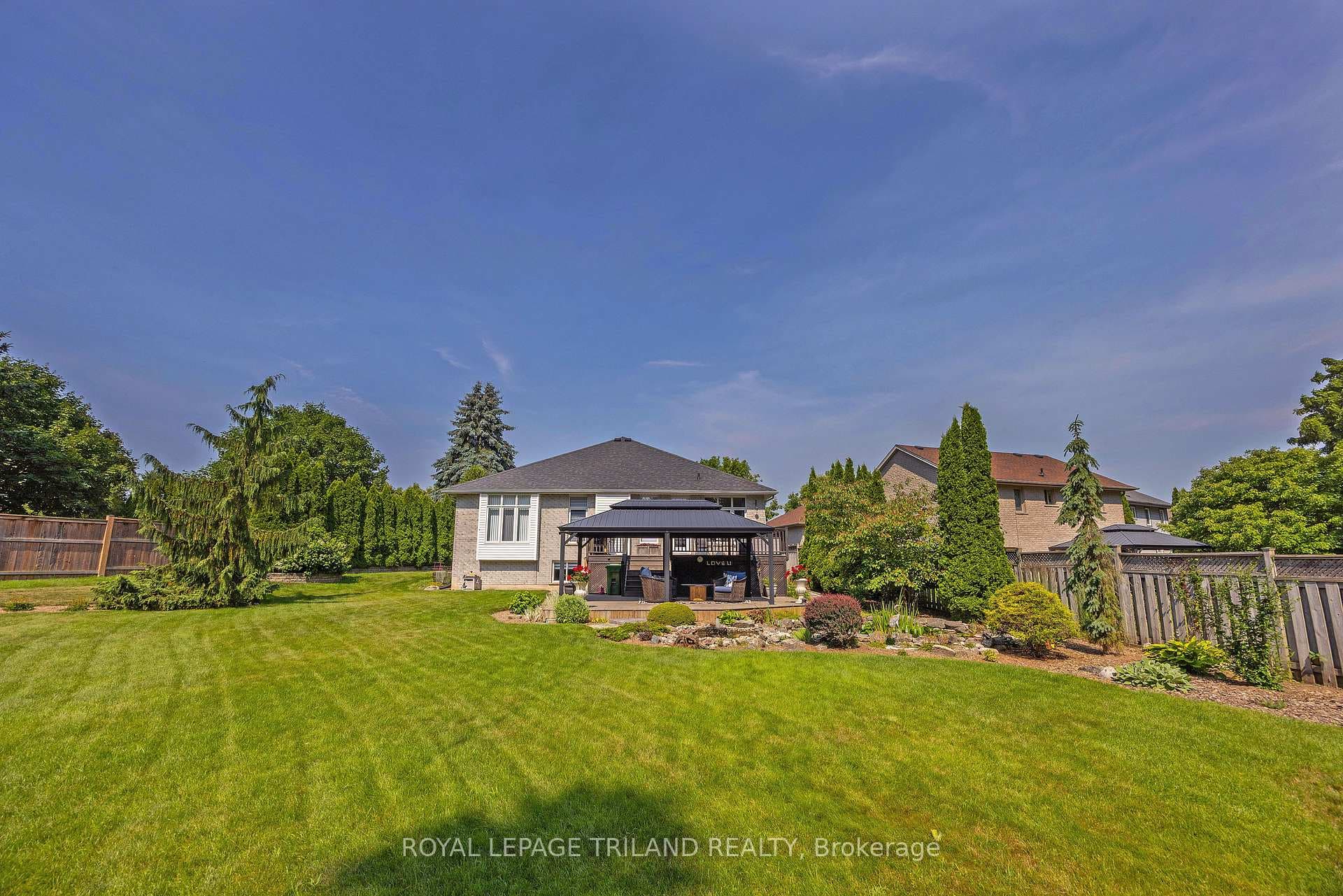 15 Augusta Crescent photo 45
