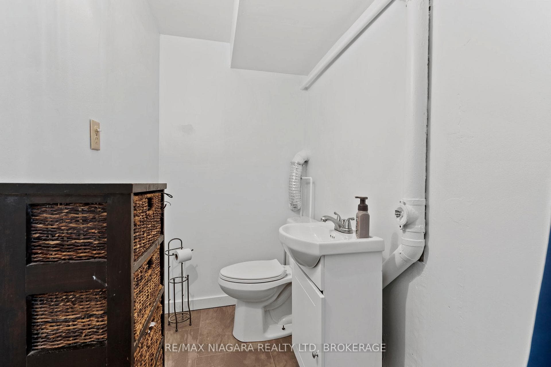 1 Woodside Drive photo 14