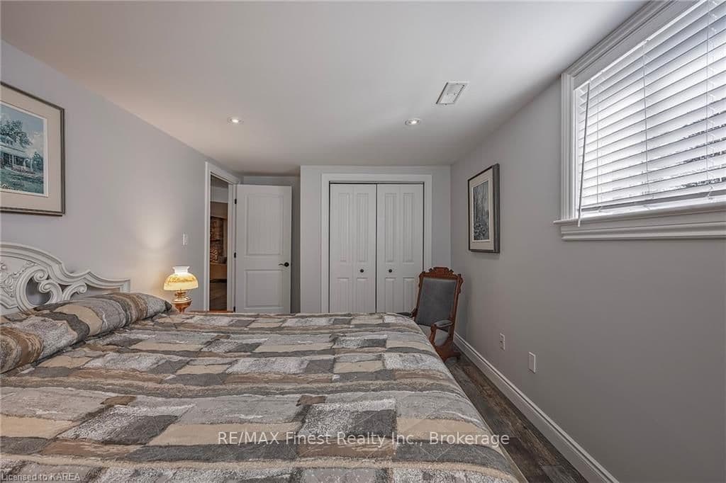 8 BURLEIGH Court photo 33