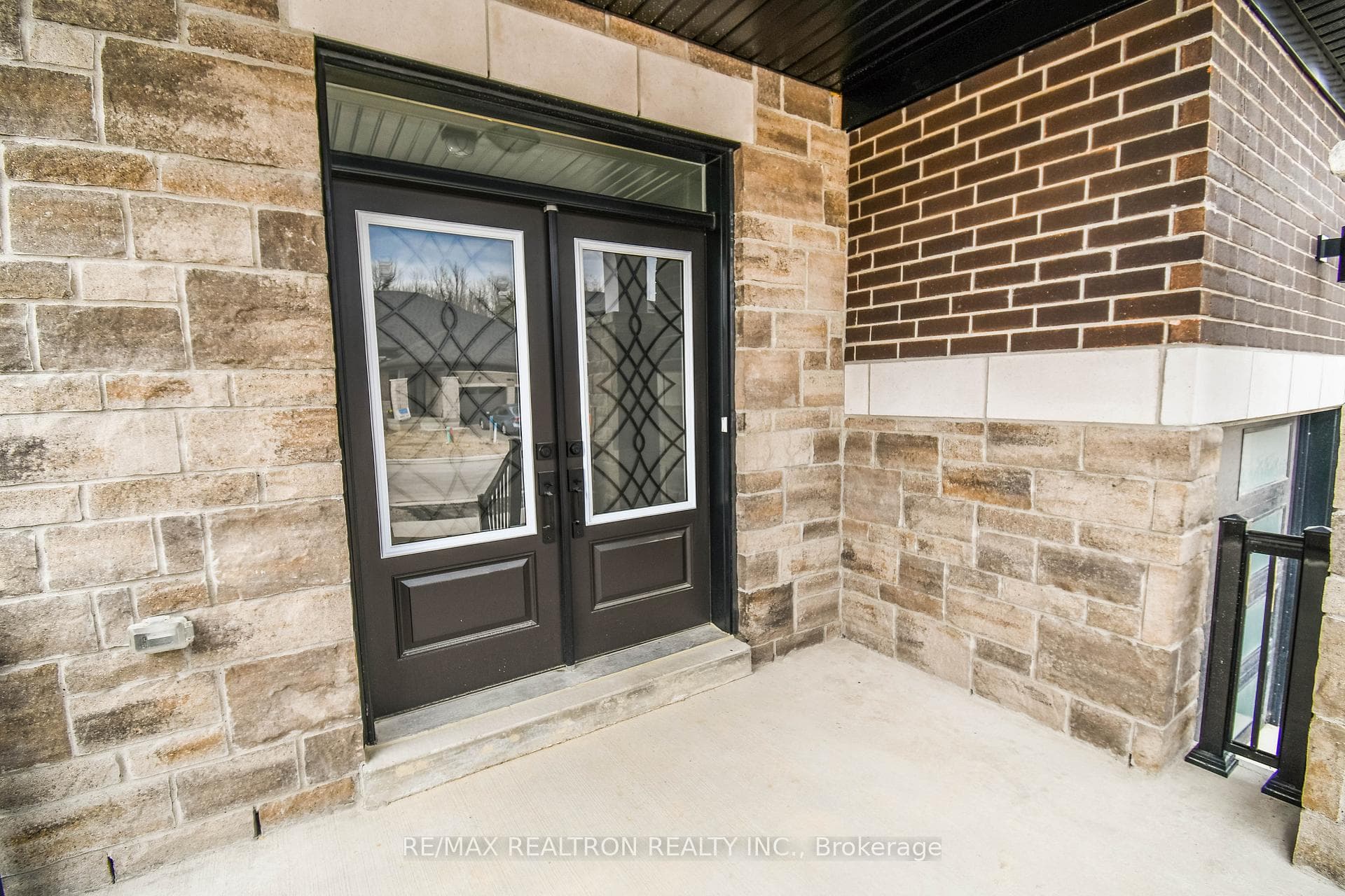 36 Del Ray Crescent photo 3