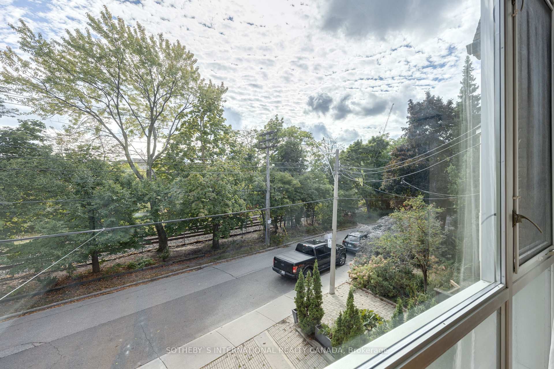 92 Shaftesbury Avenue Unit Upper photo 14