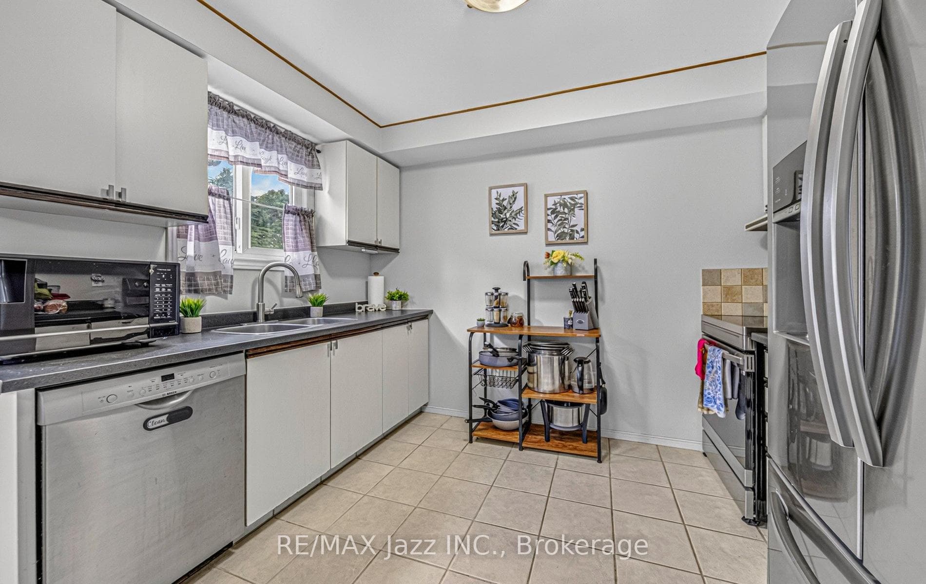 1387 Ritson Road photo 6