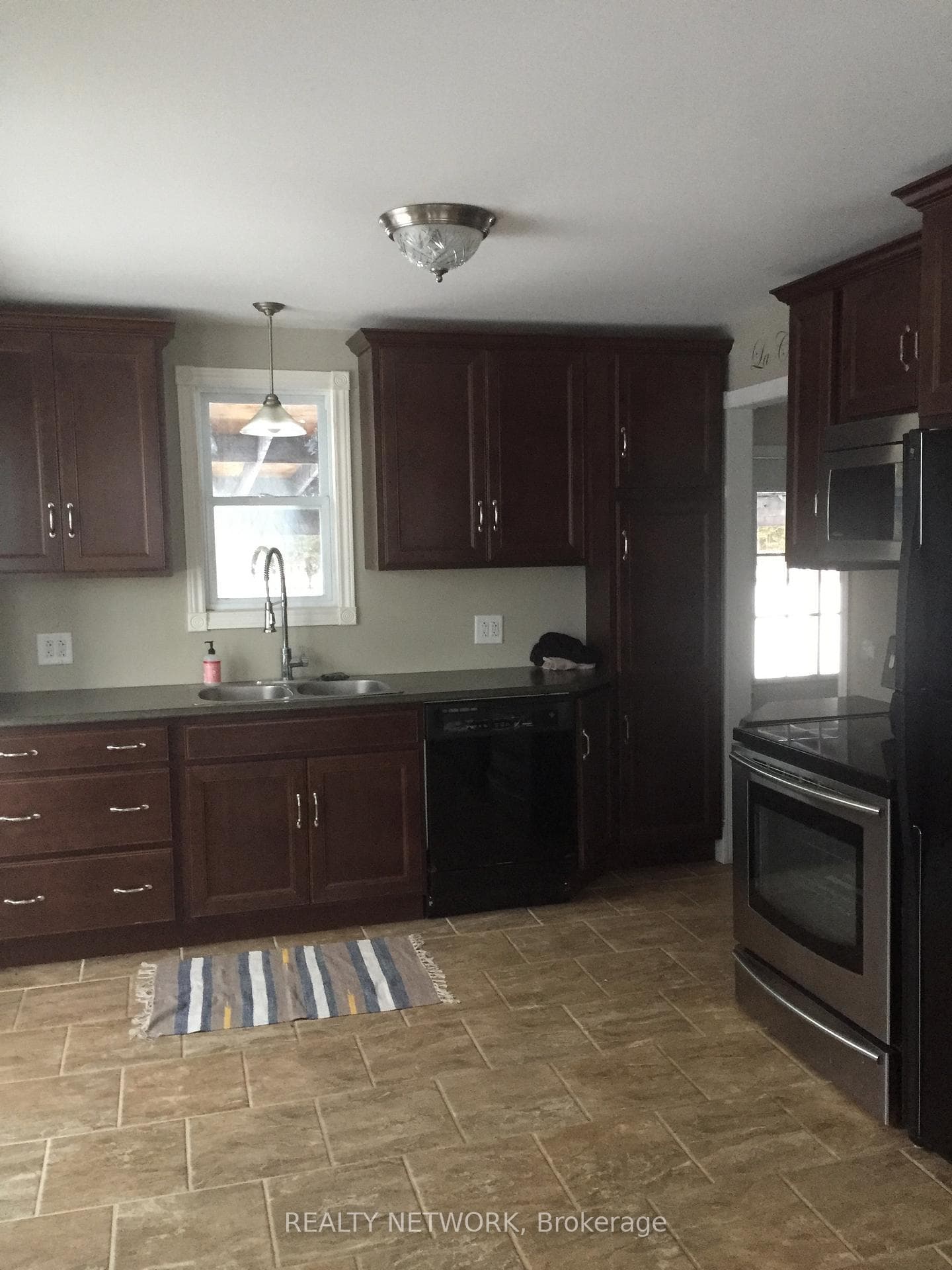 880 Norfolk Street photo 5