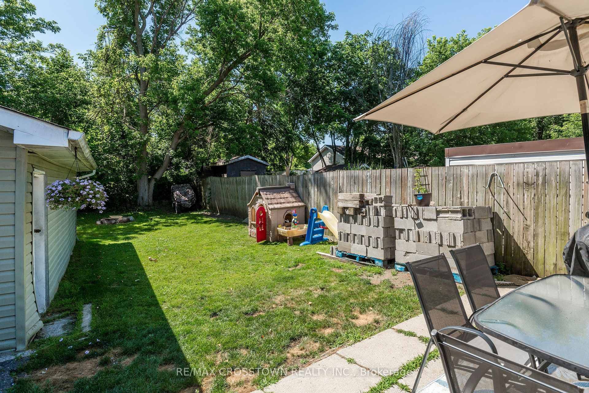 281 Elizabeth Street photo 29