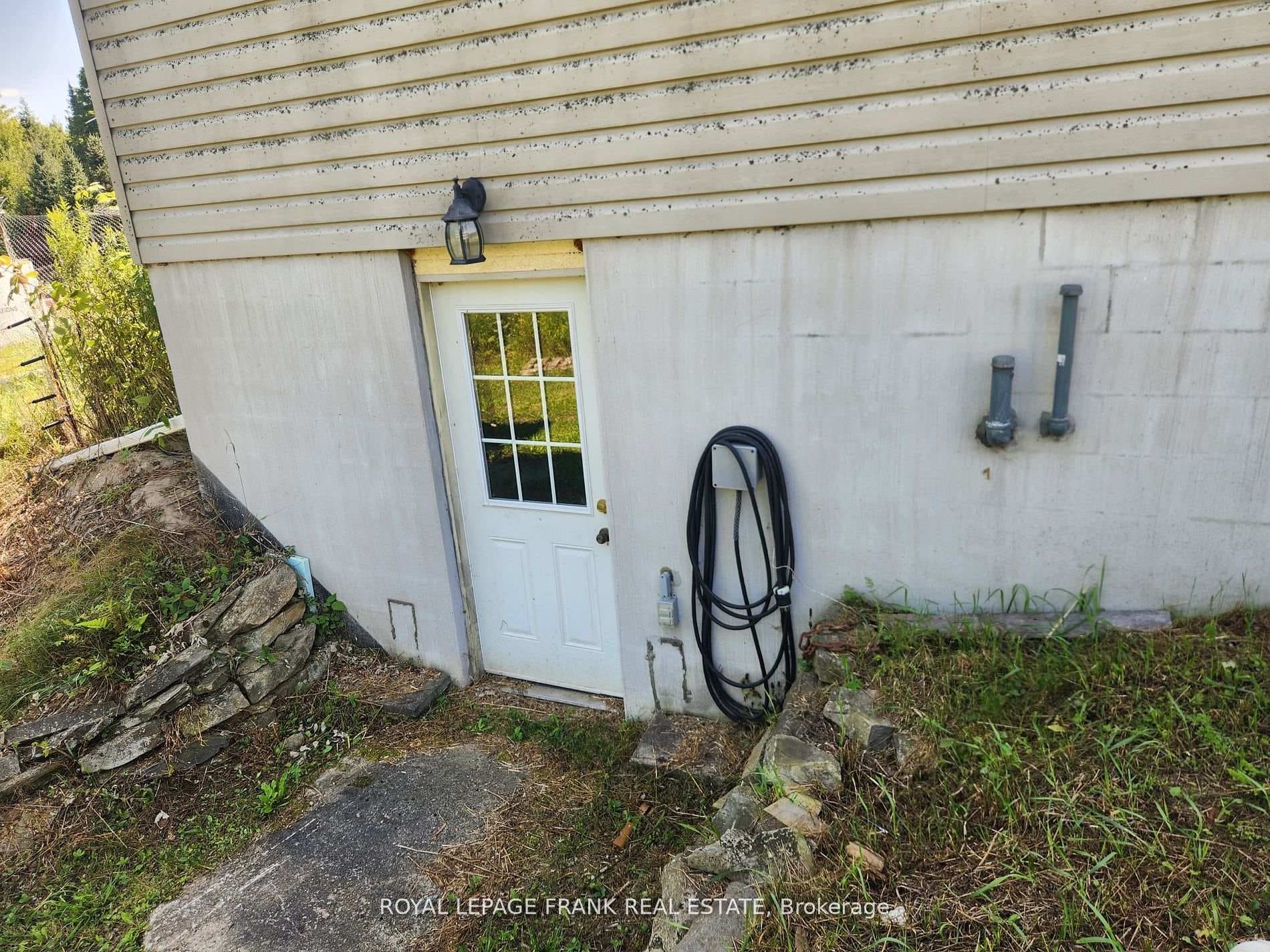 9067 Old Hastings Road photo 5