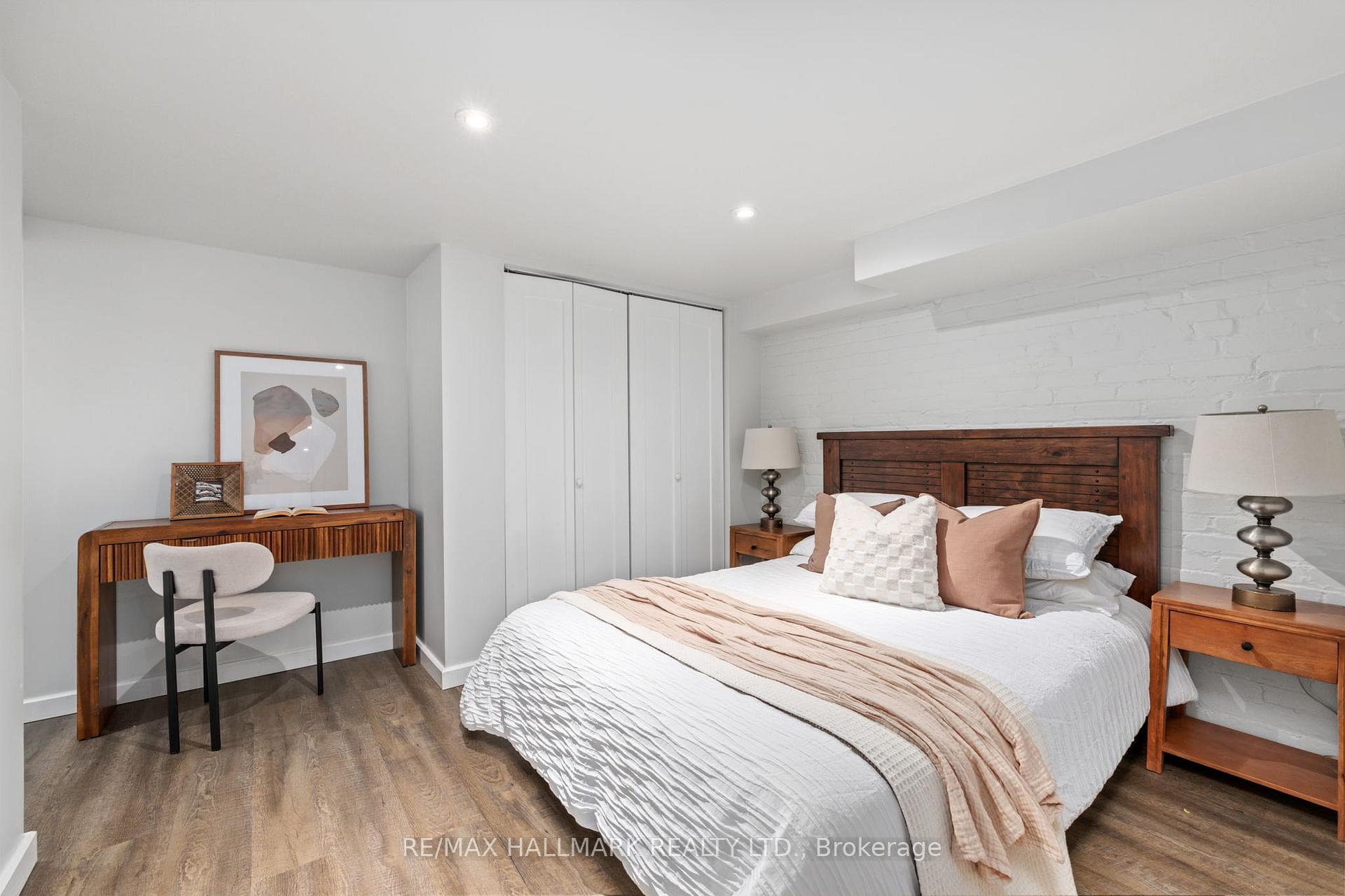 424 Kingston Road photo 28