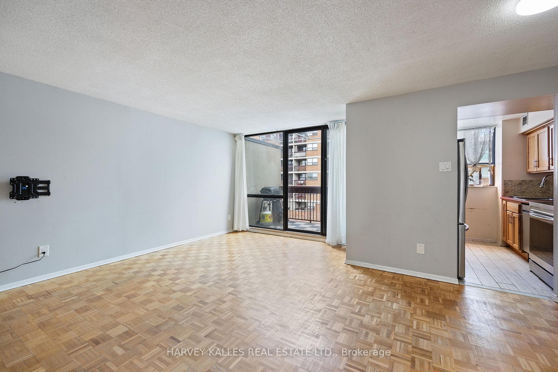 89 Mccaul Street Unit 923 photo 2