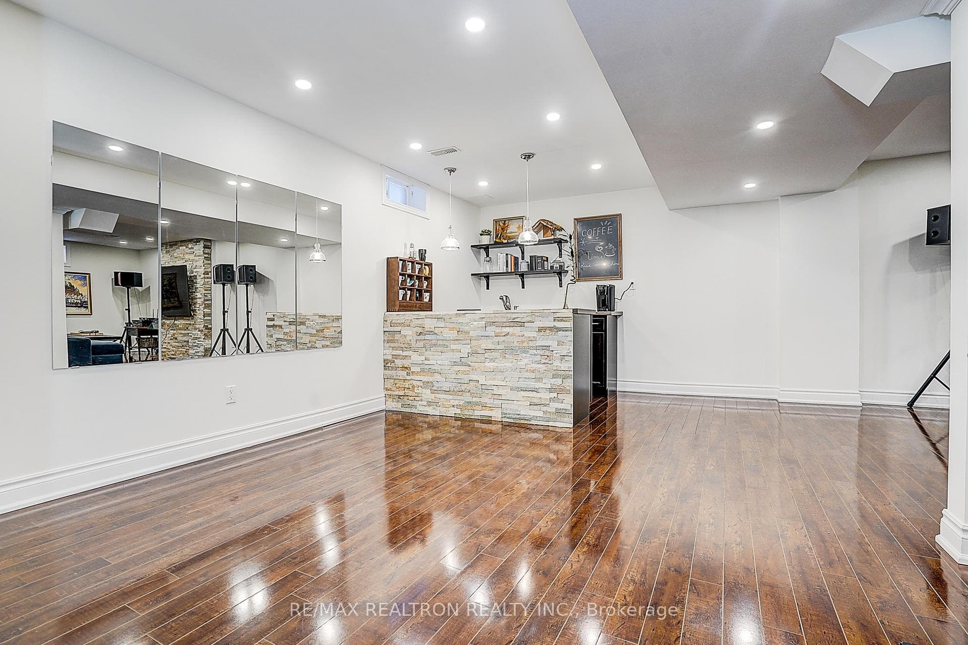 571 Davos Road photo 41