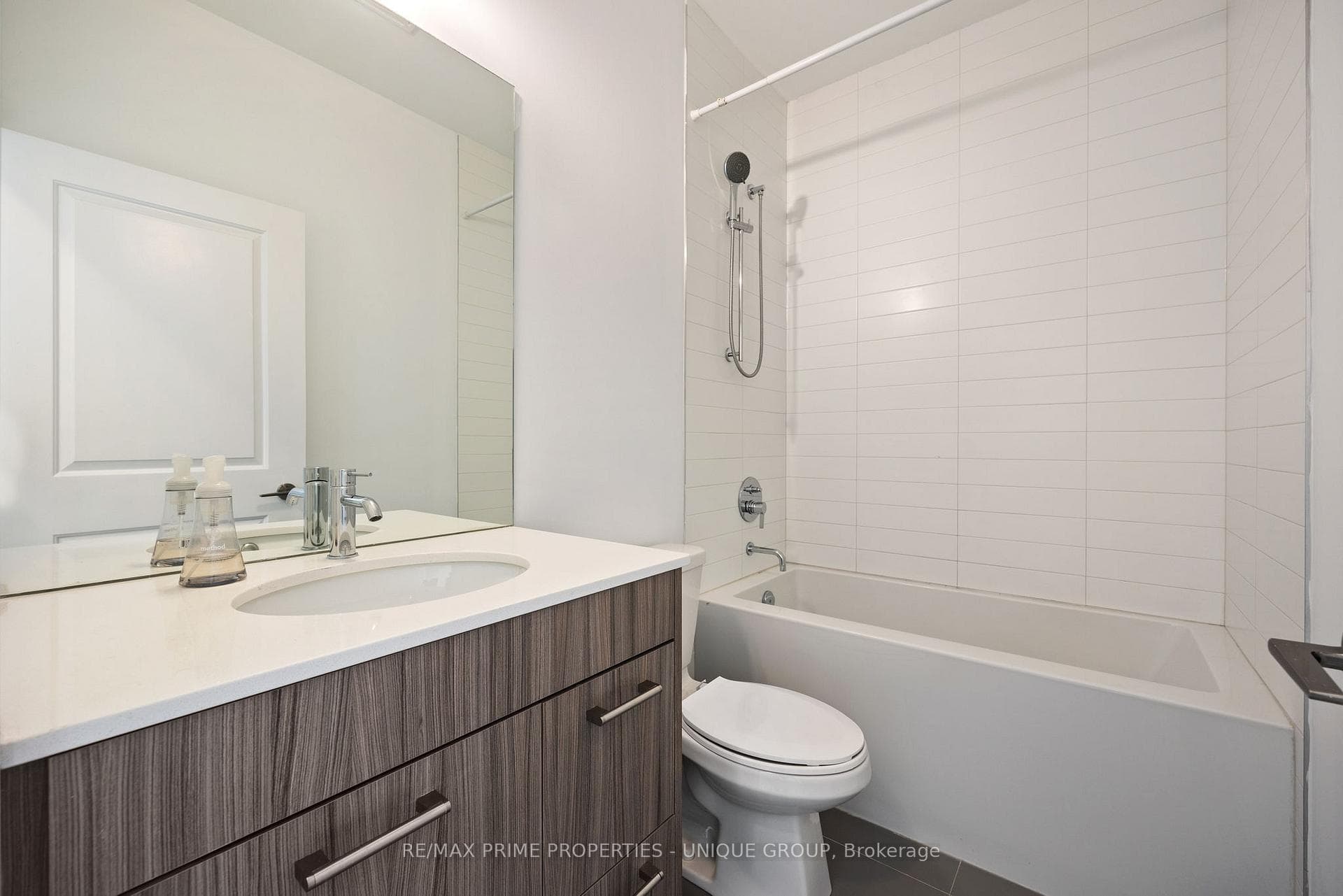 11 Lillian Street Unit 405 photo 7