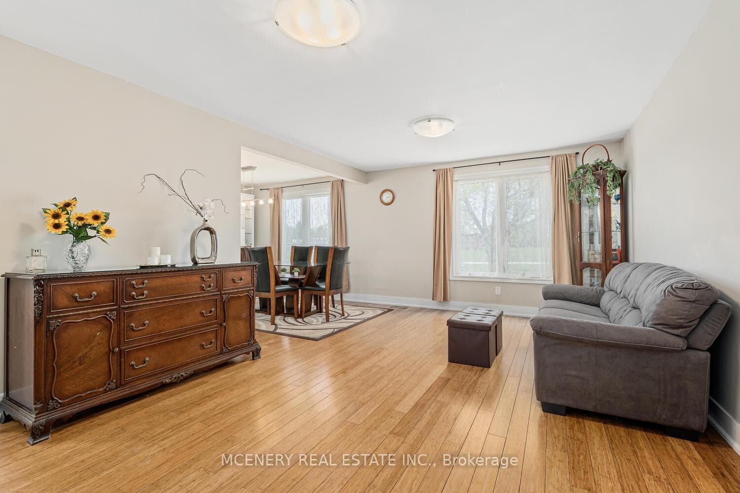 21 ERINDALE Drive photo 10