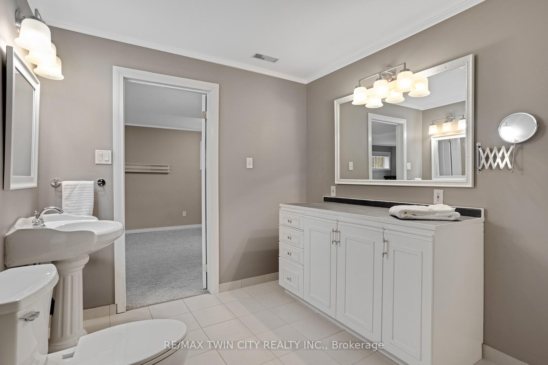 175 Stirling Macgregor Drive photo 34