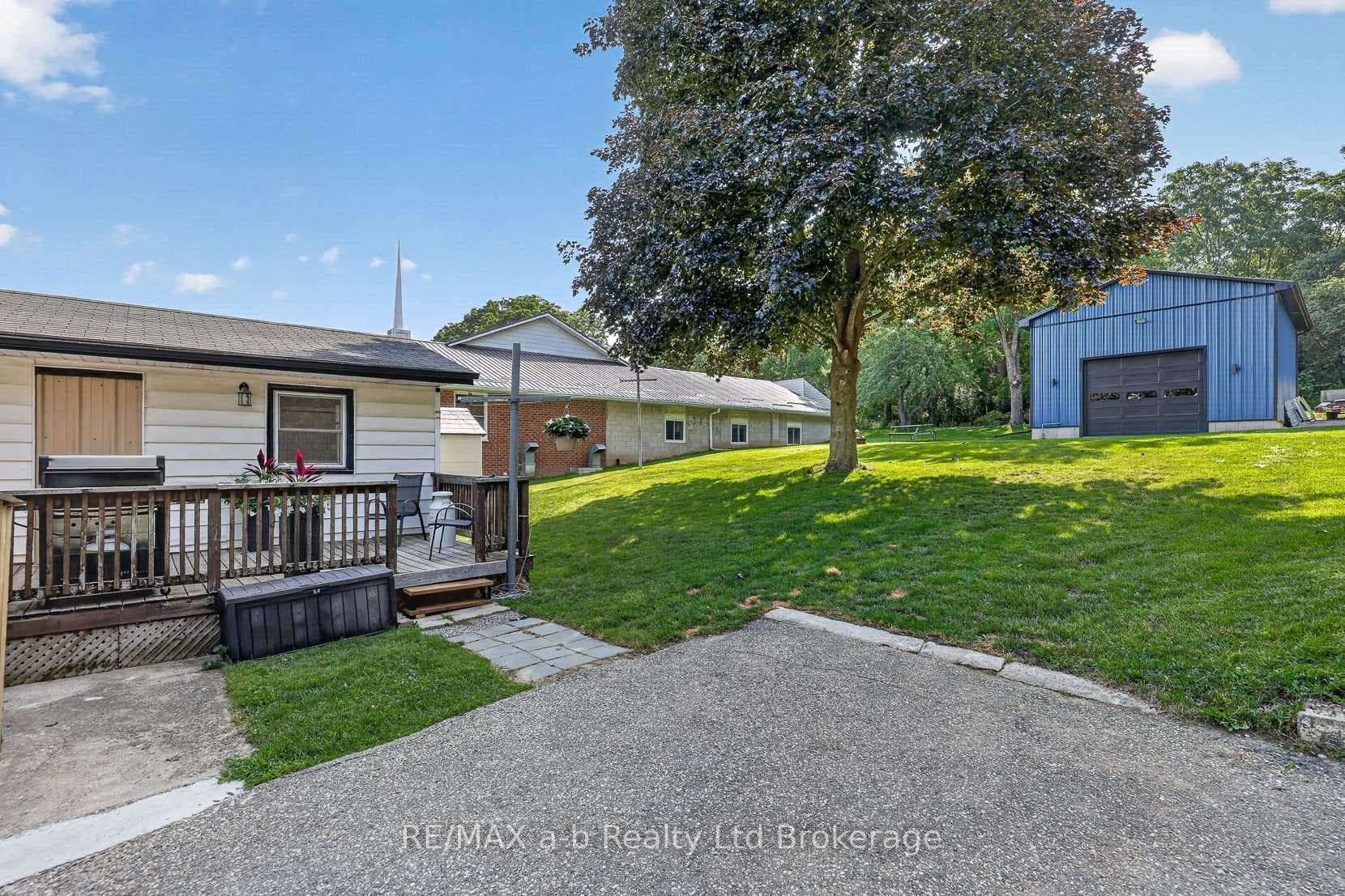 584112 BEACHVILLE Road photo 9