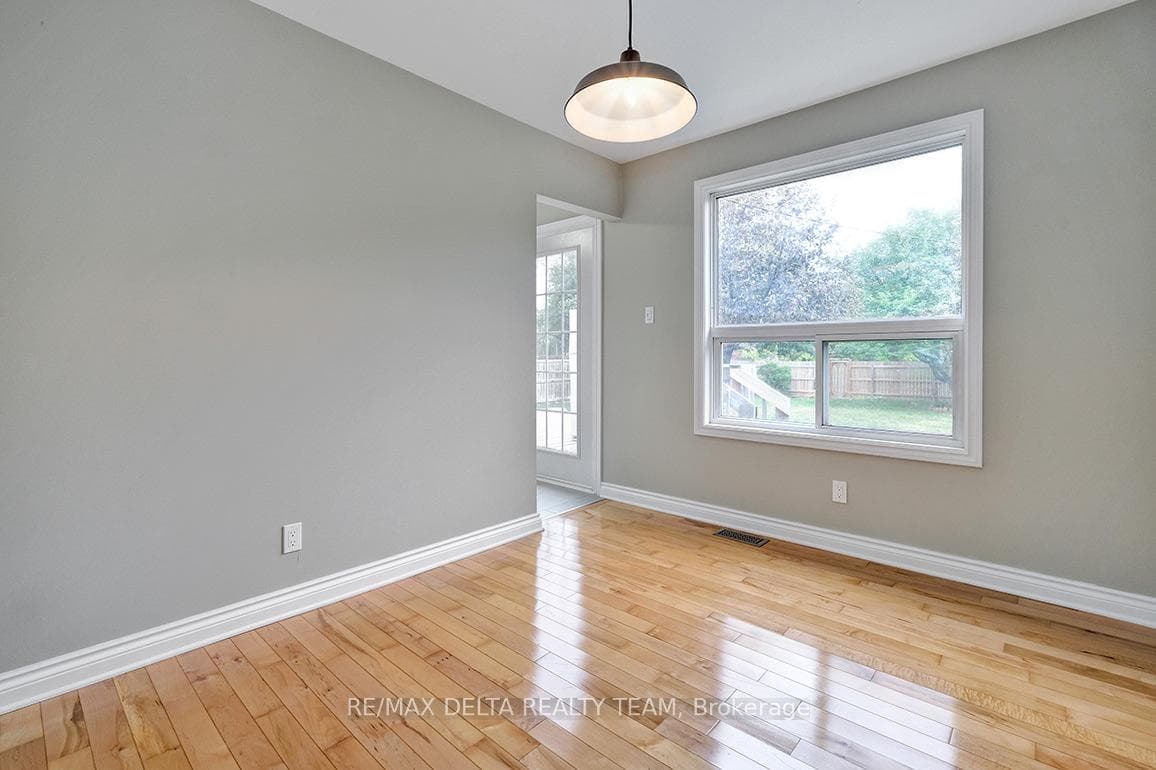 397 Phoenix Crescent photo 14