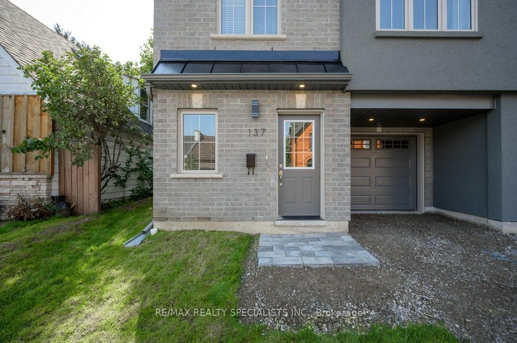 137 Peter Street photo 2