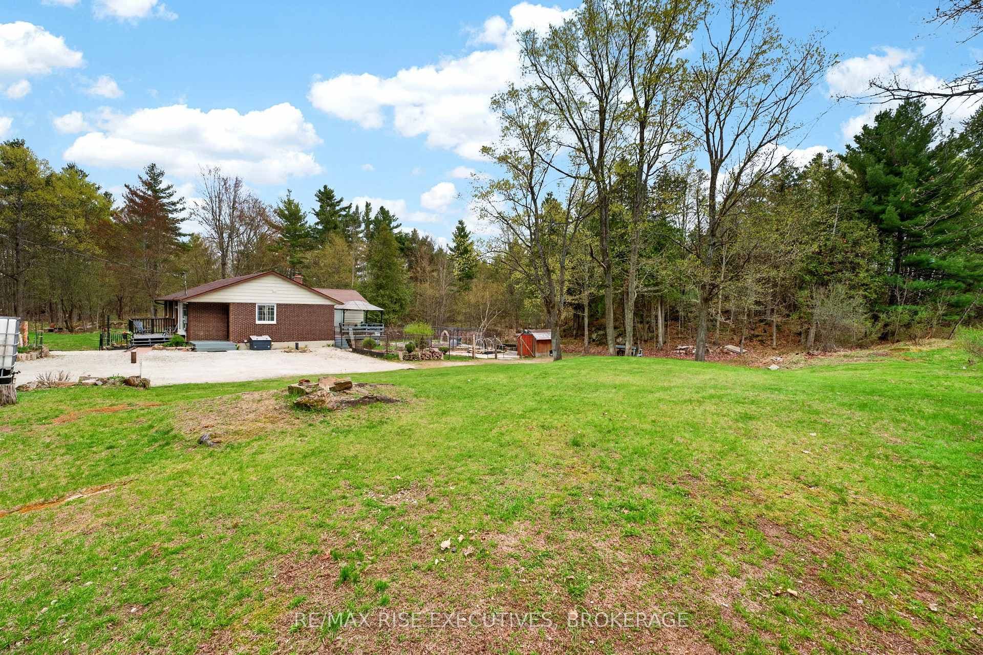 2405 Rideau Ferry Road photo 42