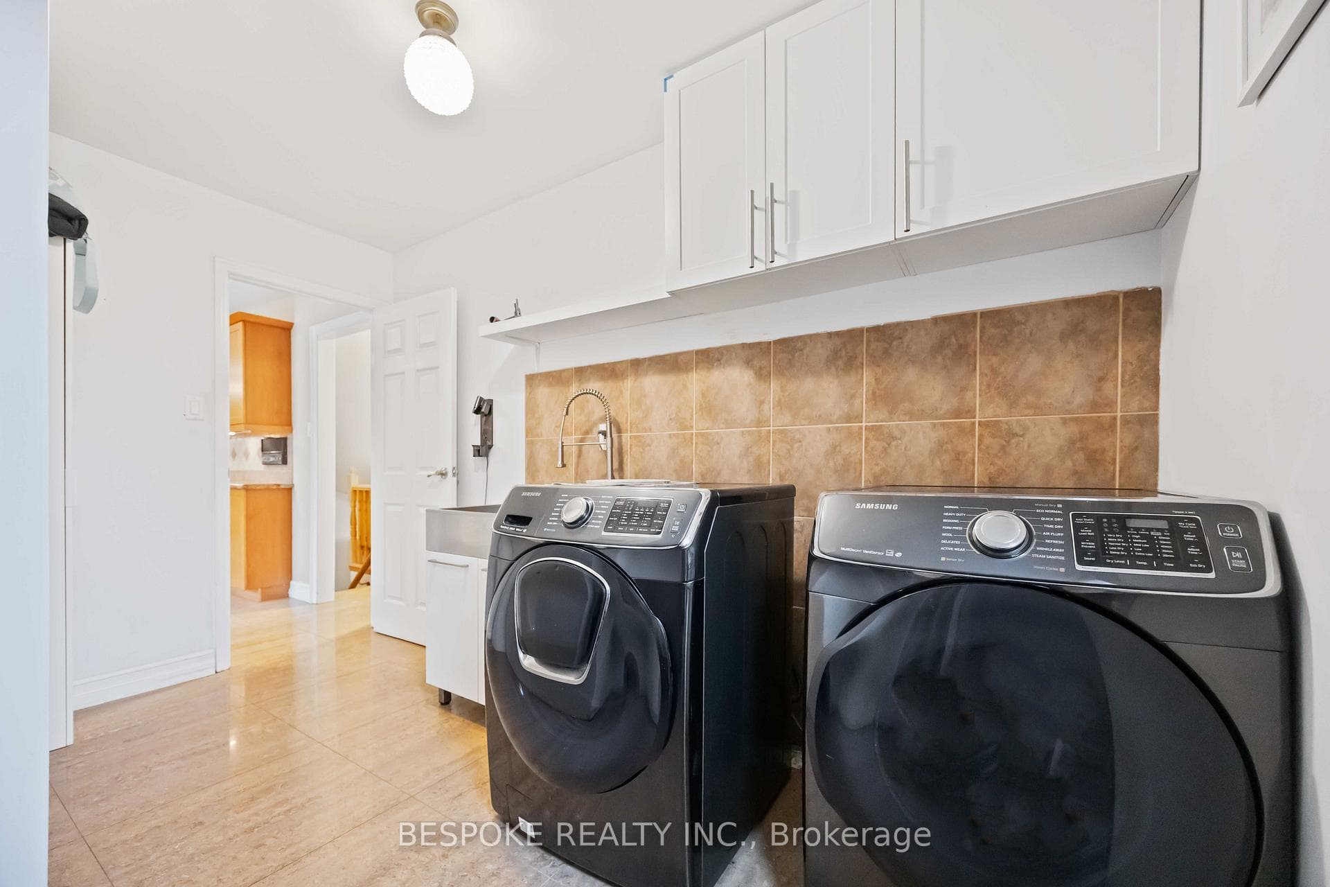 1942 Faylee Crescent Unit Main photo 20