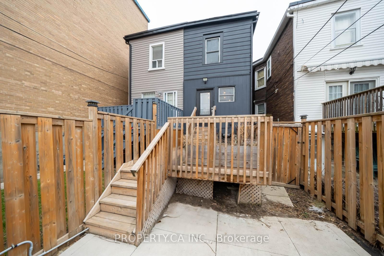 680 Coxwell Avenue photo 26
