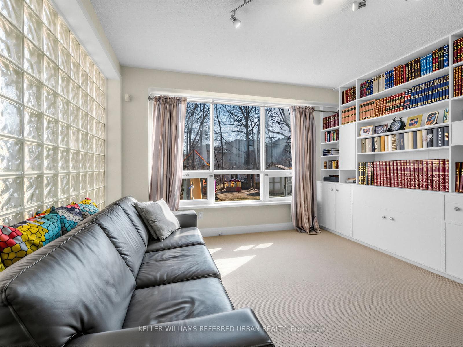 31 Prince Charles Drive photo 14