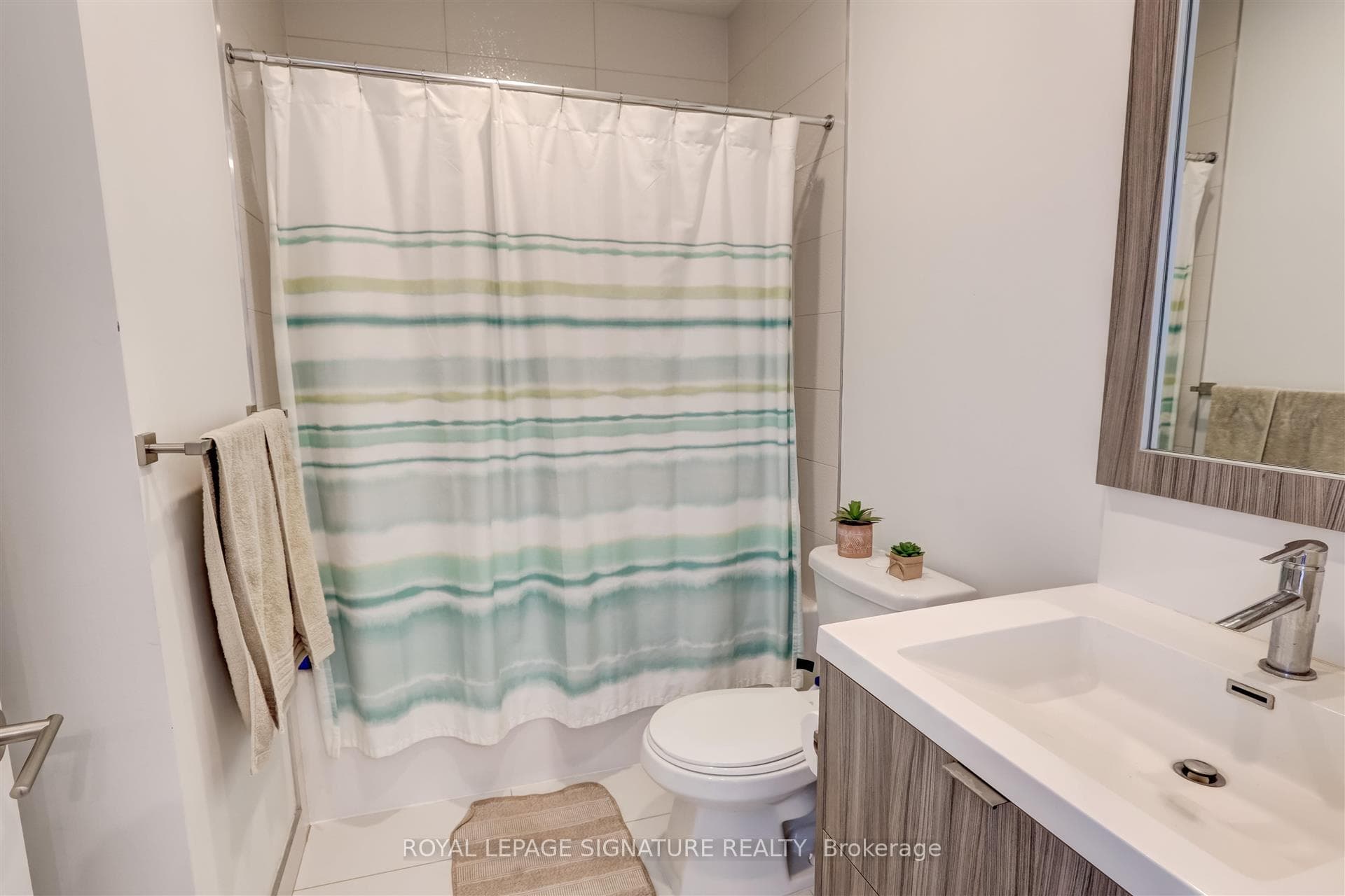 Semi-Ensuite