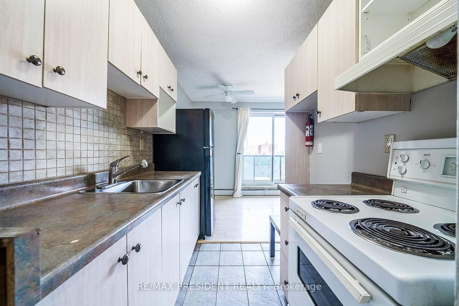 81 Charlton Avenue Unit 402 photo 19