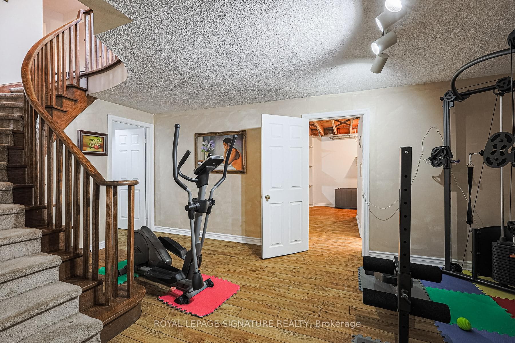 286 Green Lane photo 29