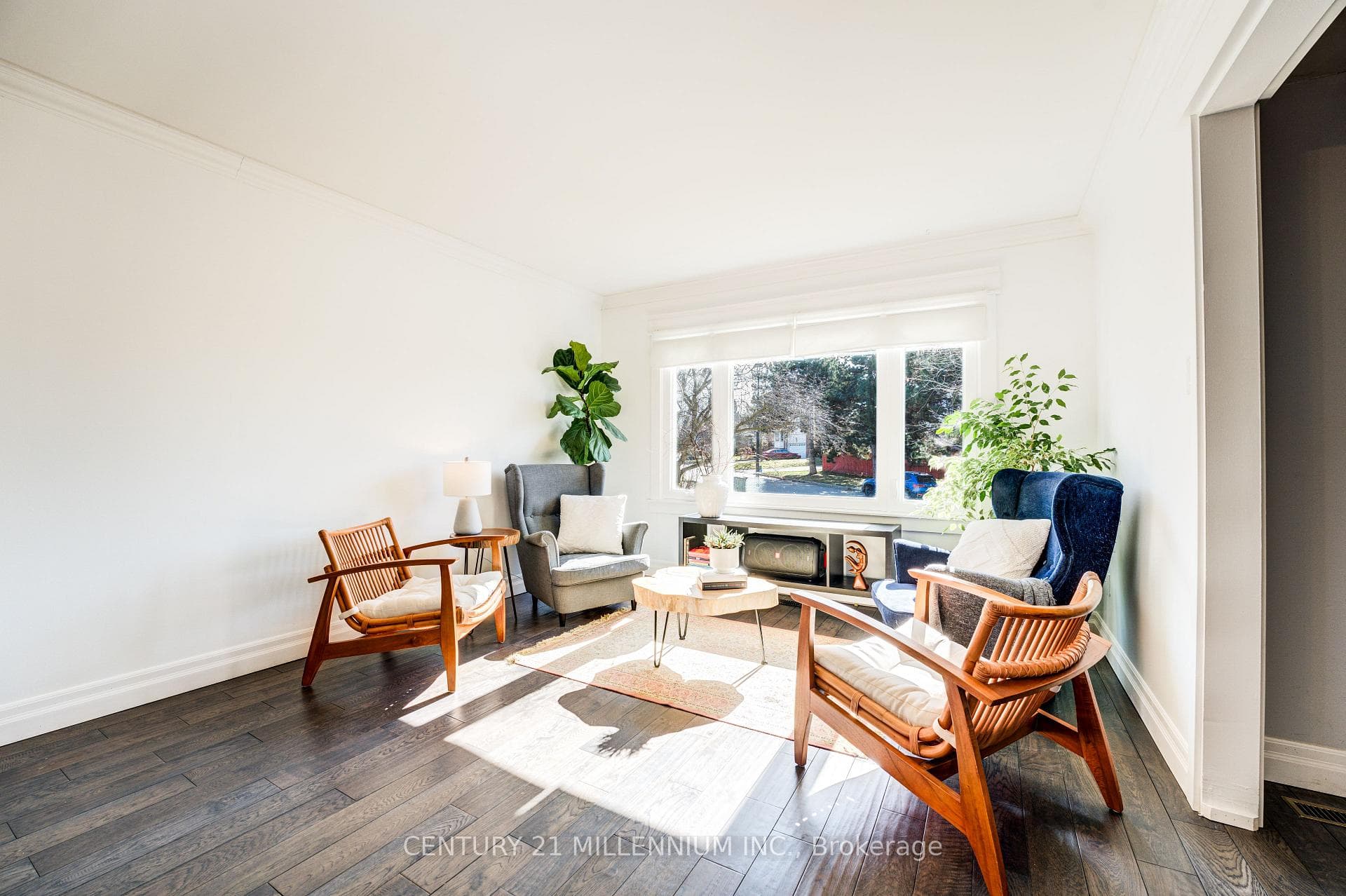 16 Eastman Crescent photo 6