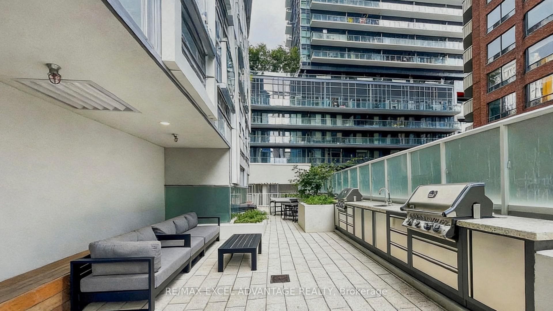 Entertain on the stylish outdoor BBQ terrace