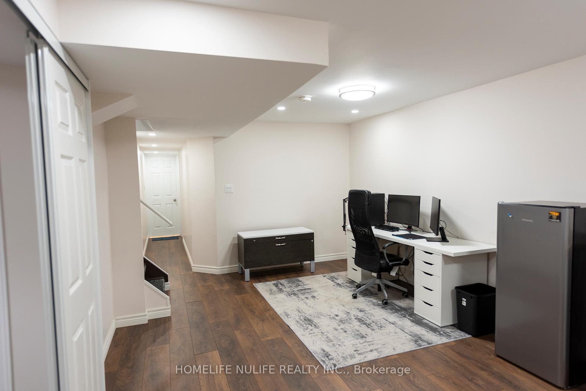 183 Ellis Crescent photo 22