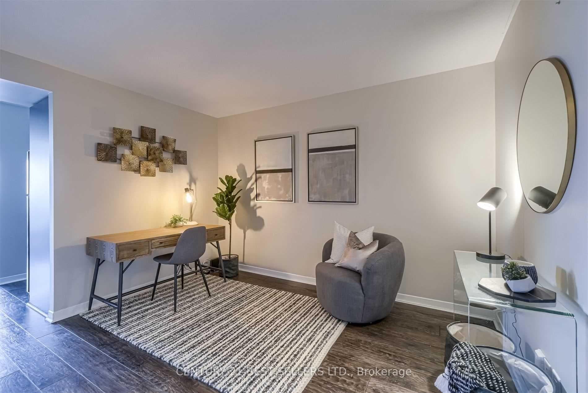 1040 The Queensway N/A Unit 715 photo 4