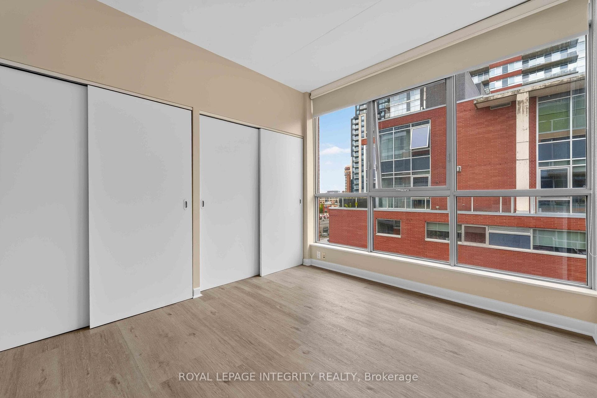 180 York Street Unit 909 photo 17