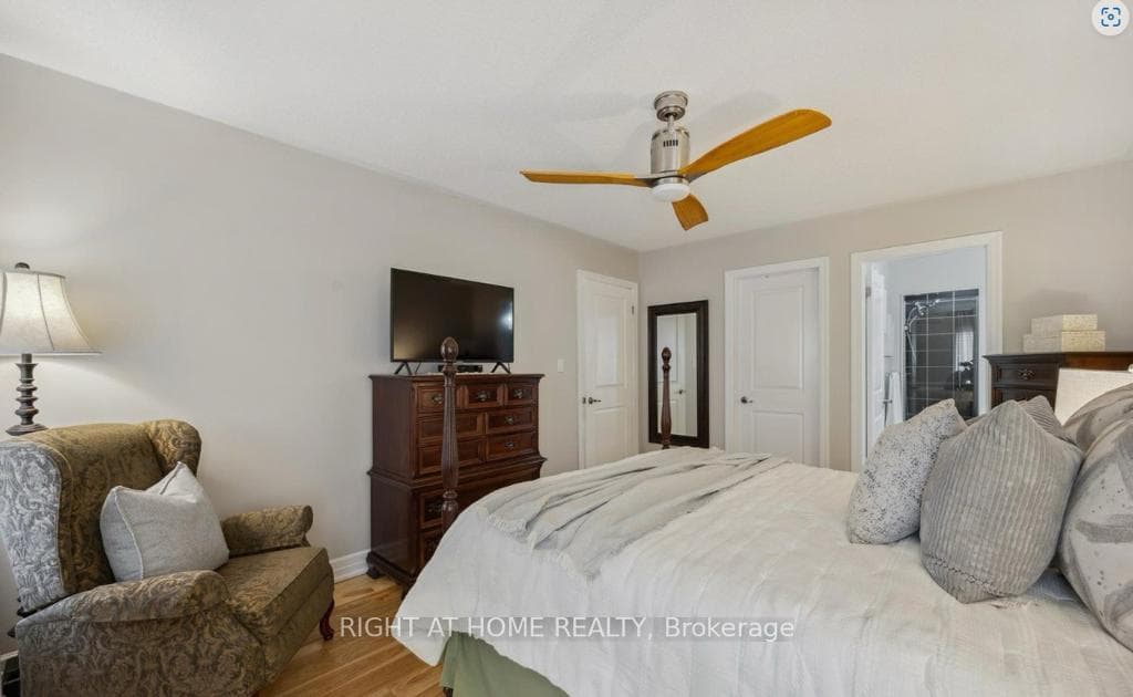 1851 Silverstone Crescent Unit Upper photo 10