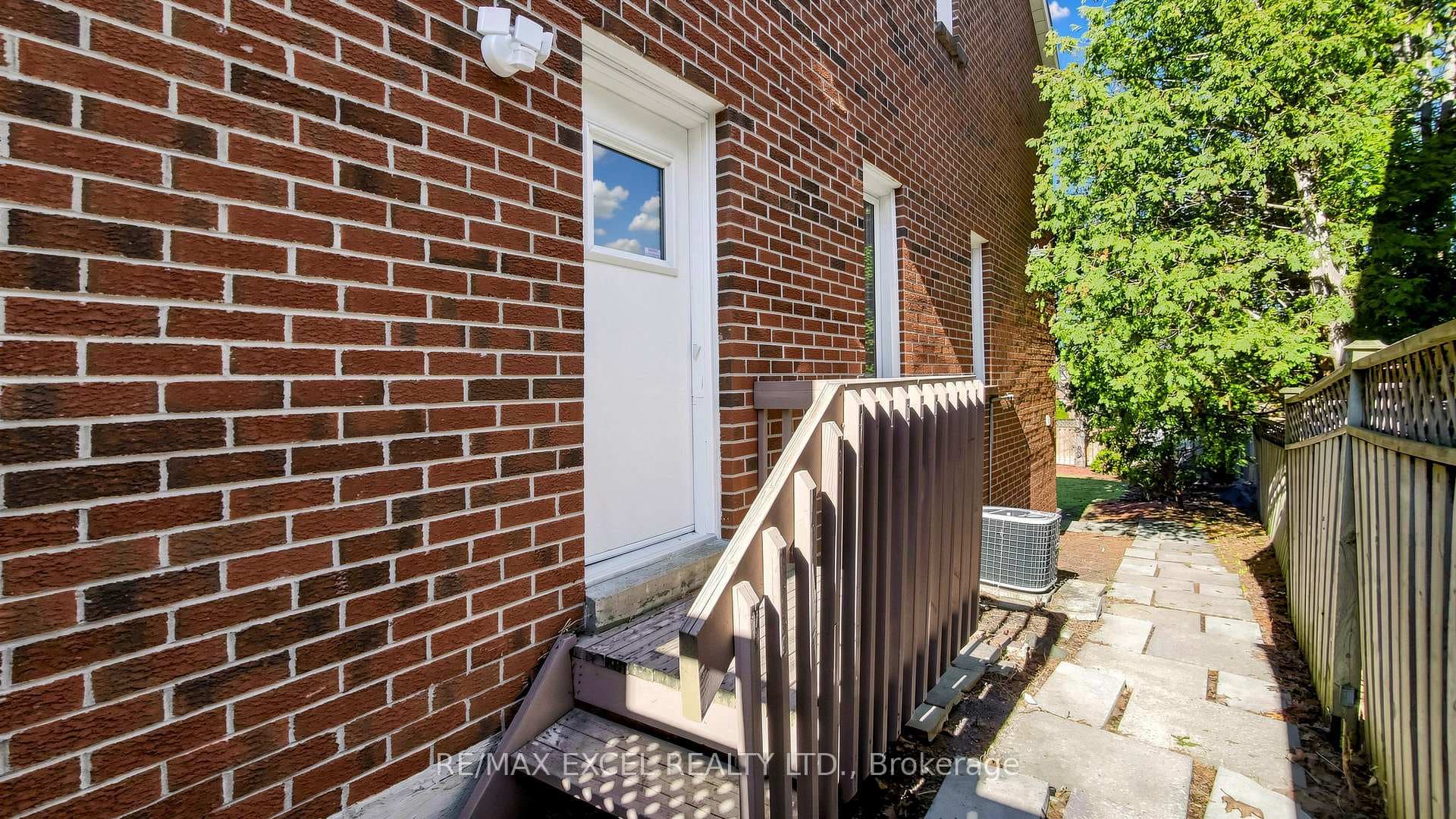 43 Piccadilly Road photo 50
