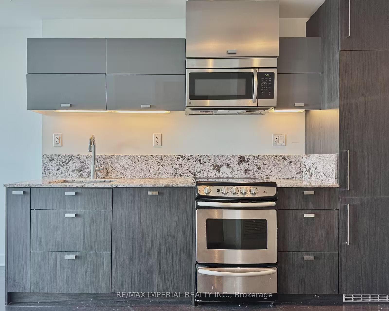 290 Adelaide Street Unit 2103 photo 4