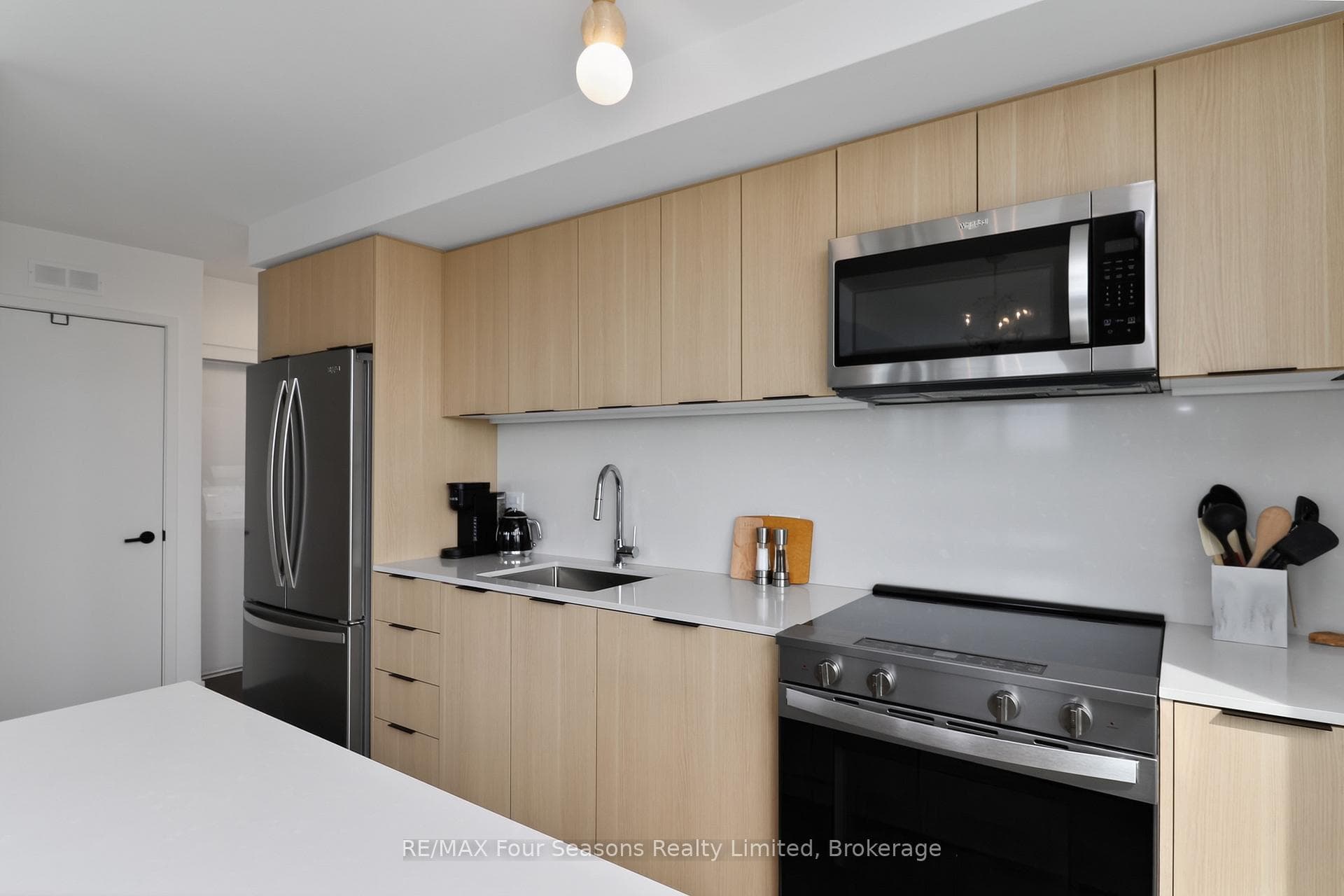 31 Huron Street Unit 406 photo 6