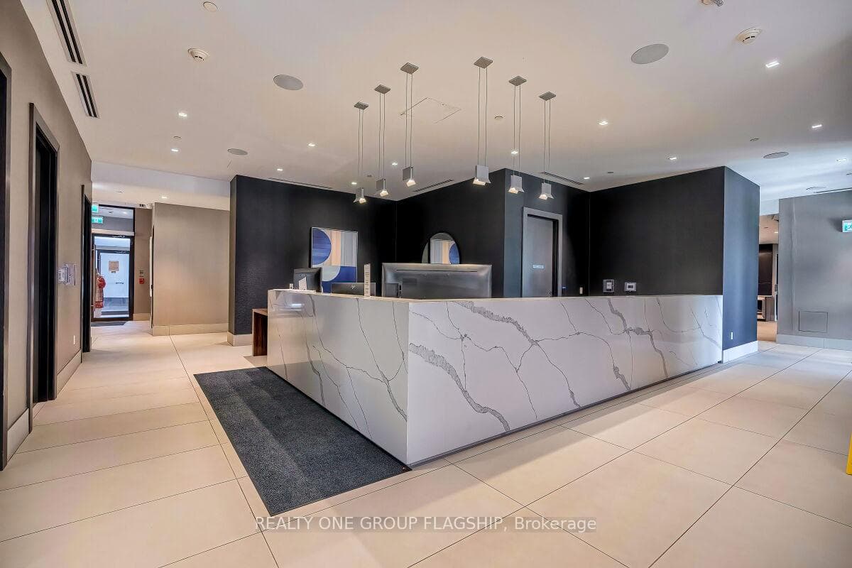 2550 Simcoe Street Unit 505 photo 4