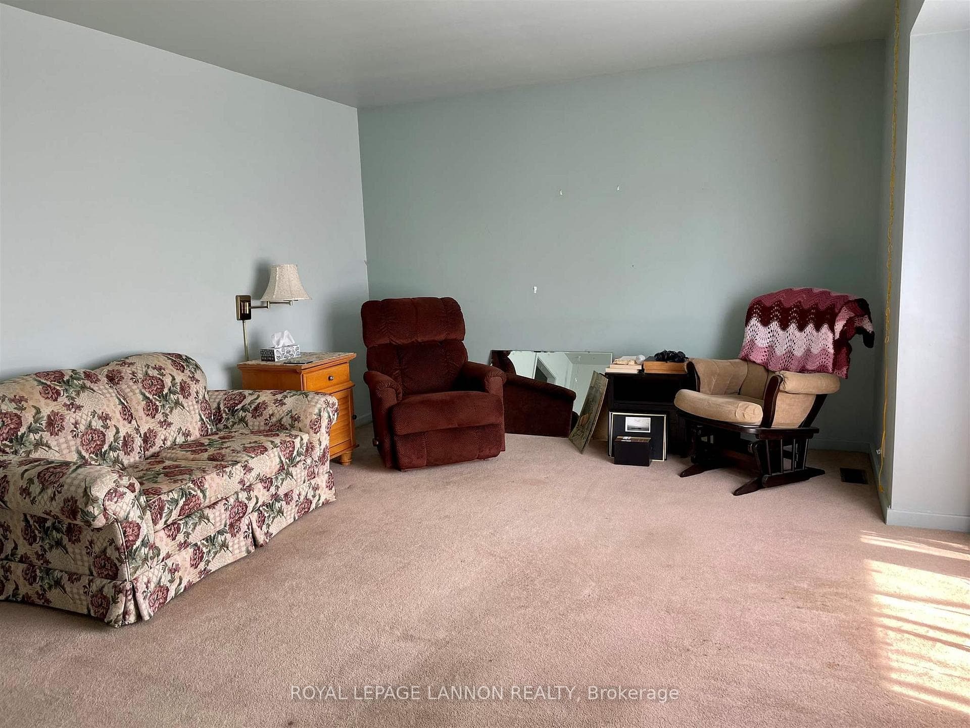 2609 Moodie Street photo 6