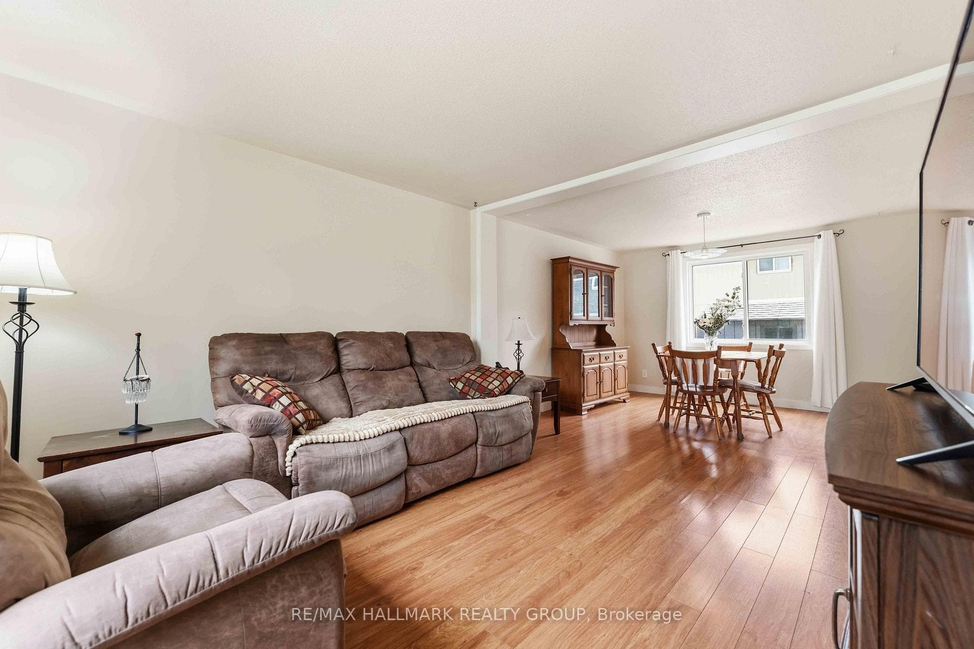 1506 Beaverpond Drive Unit B photo 3