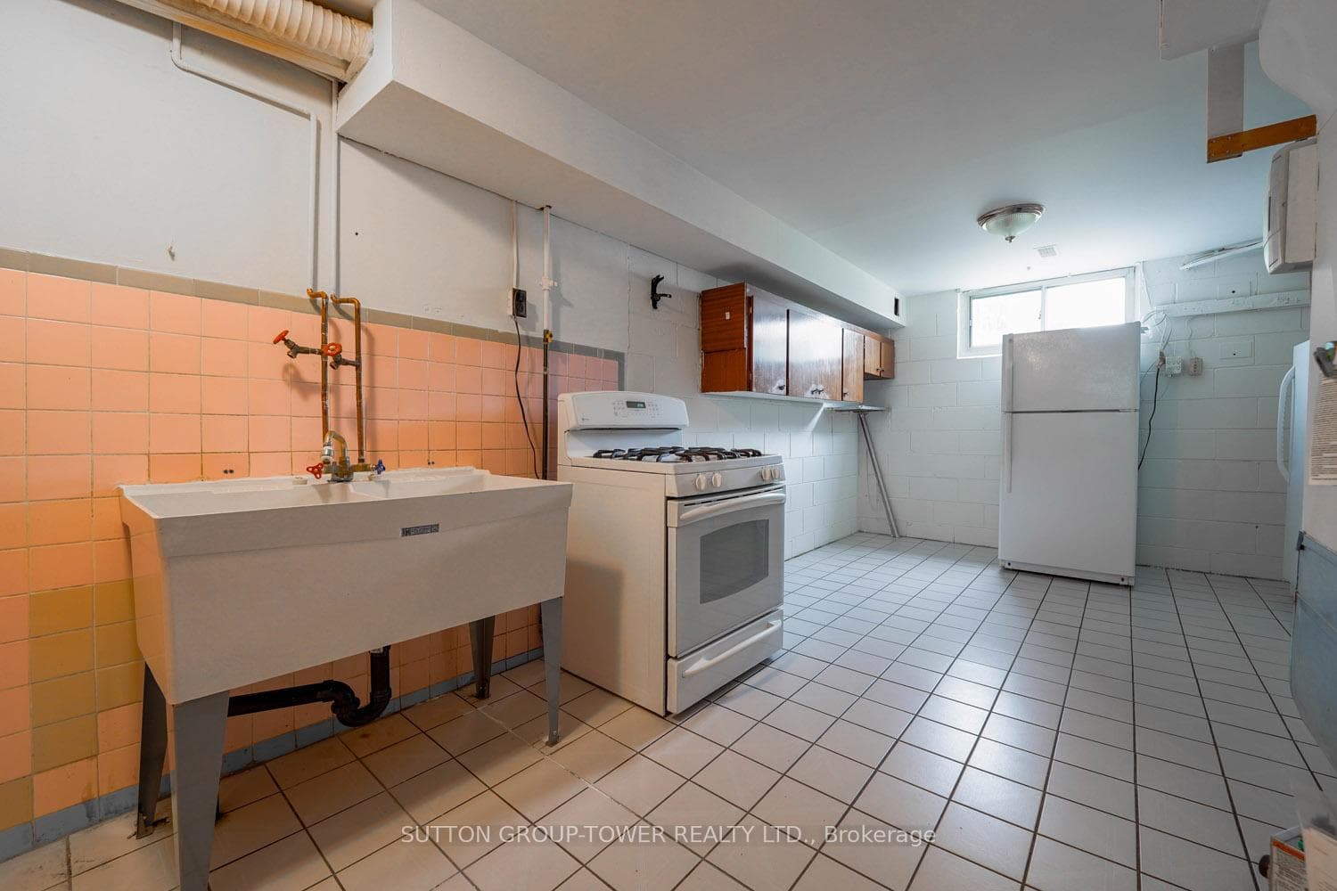 328 Hullmar Drive photo 10
