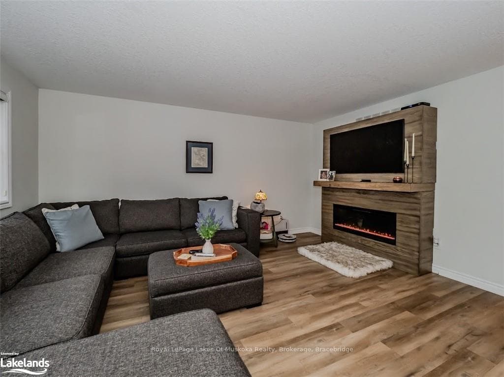 20 COATES Avenue photo 9