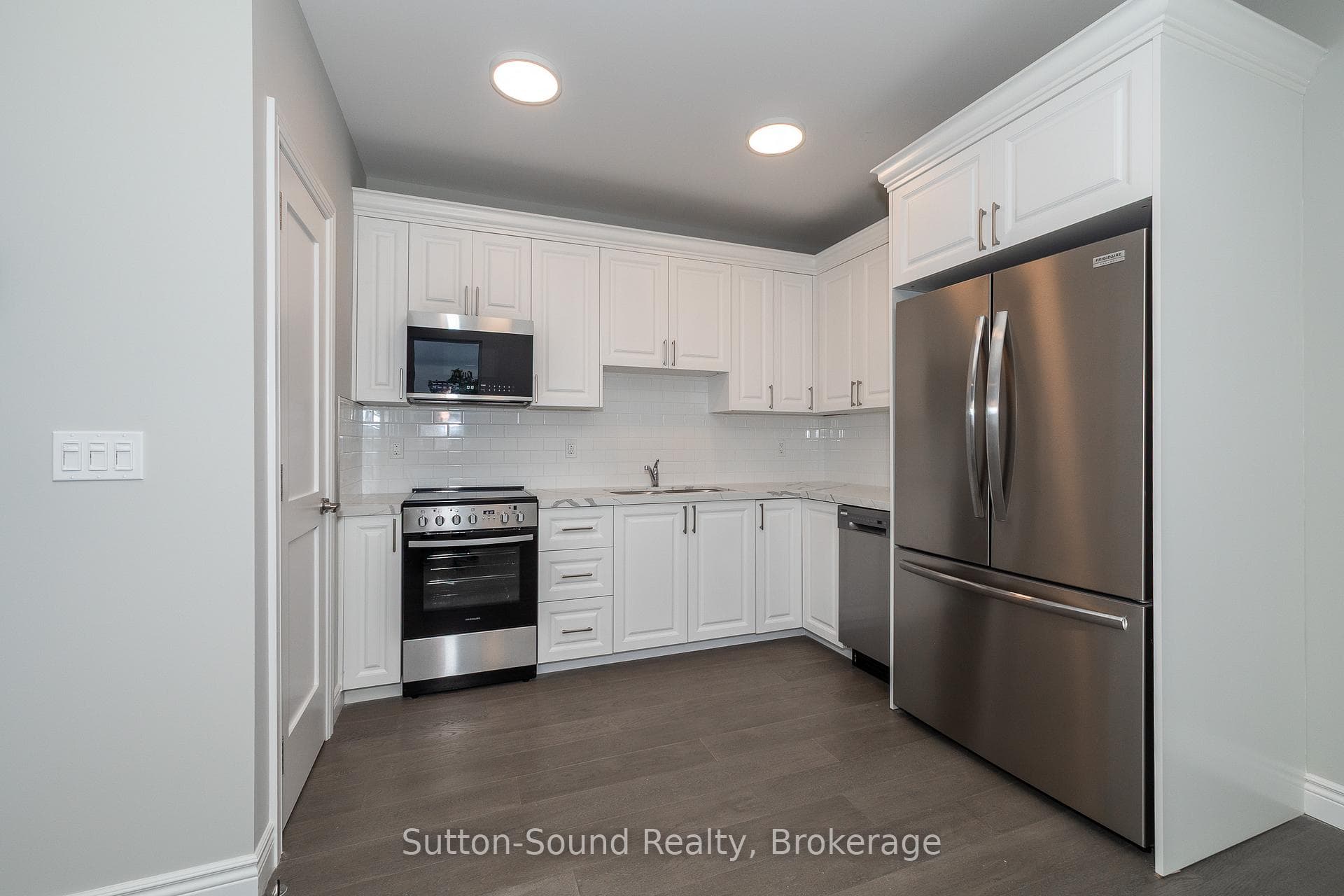 920 1st Avenue photo 38