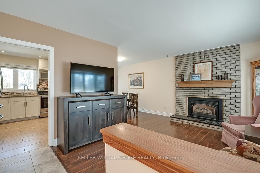 1243 Kingsmead Crescent photo 5