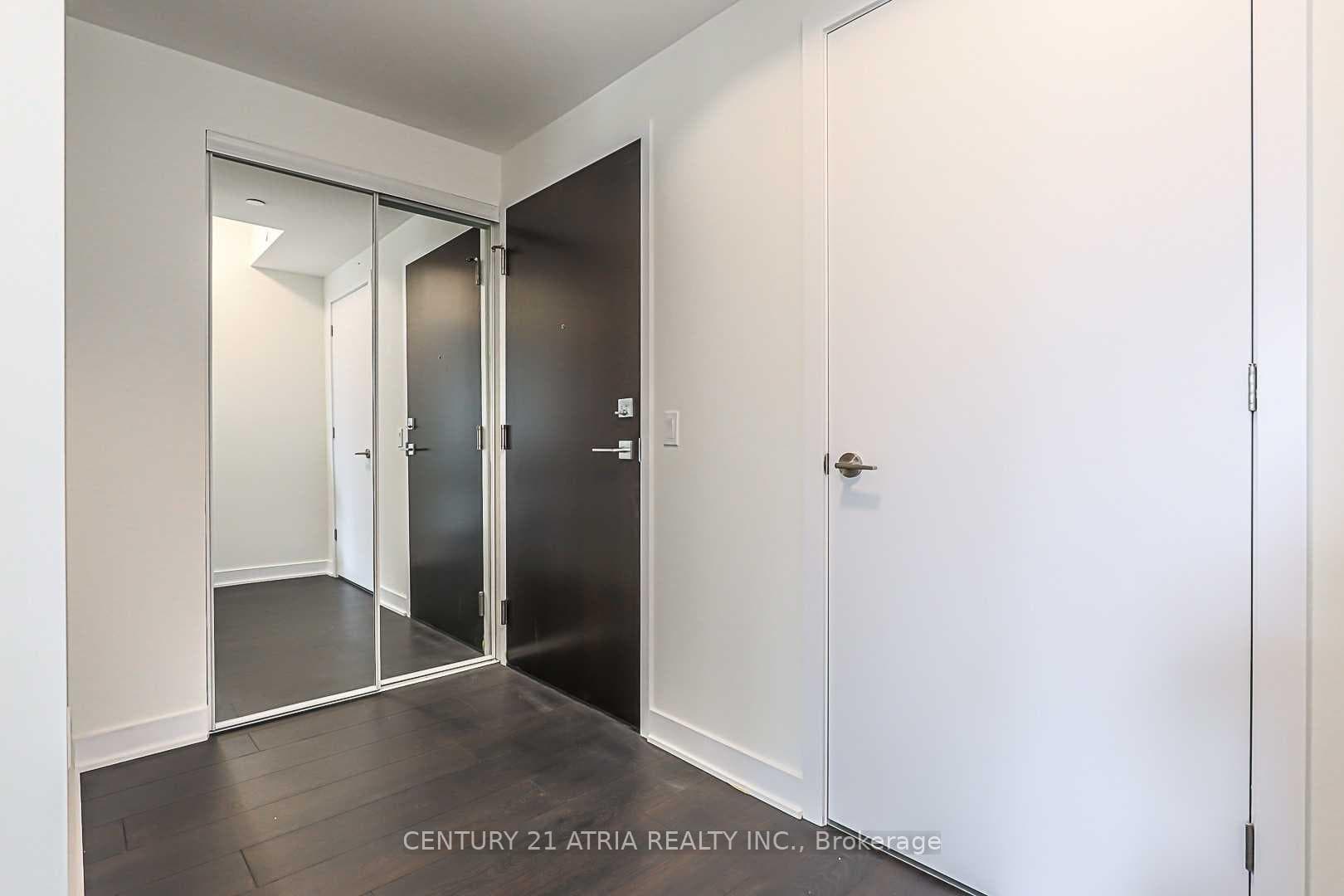 2221 Yonge Street Unit 909 photo 5