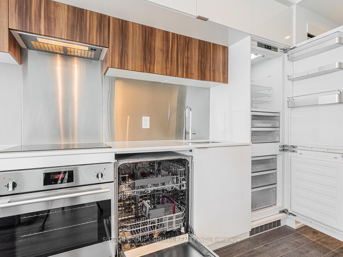 185 Roehampton Avenue Unit 3202 photo 9