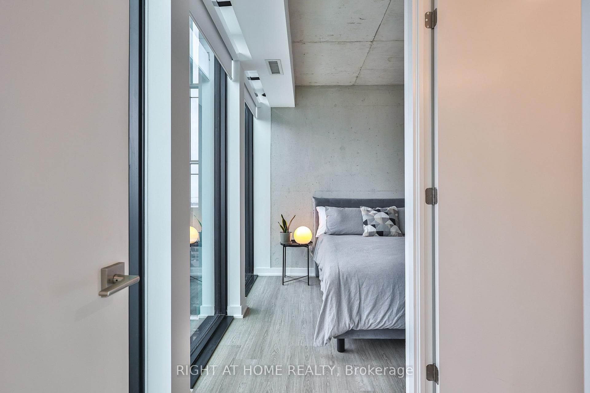 284 King Street Unit 2404 photo 17
