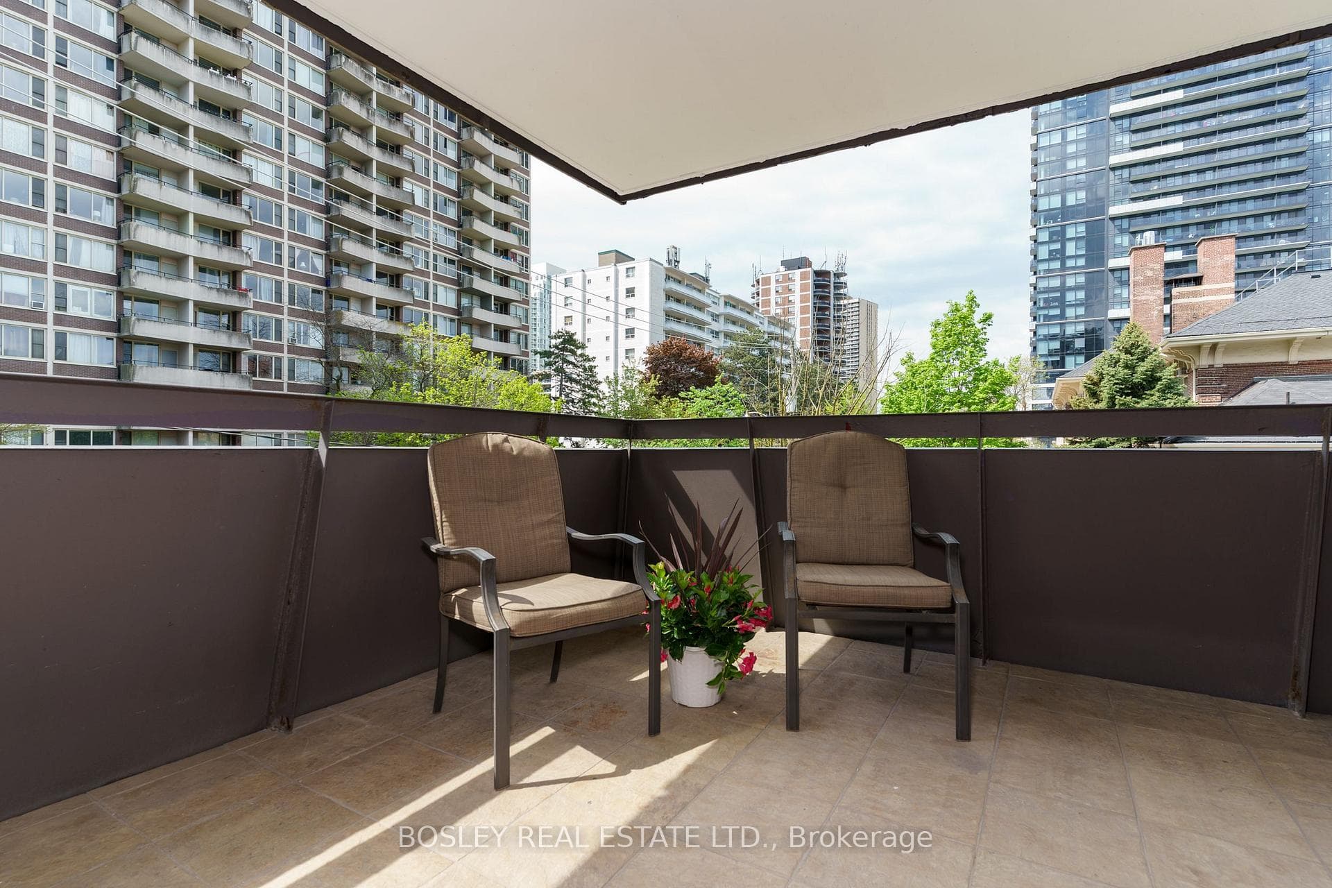70 Erskine Avenue Unit 301 photo 18